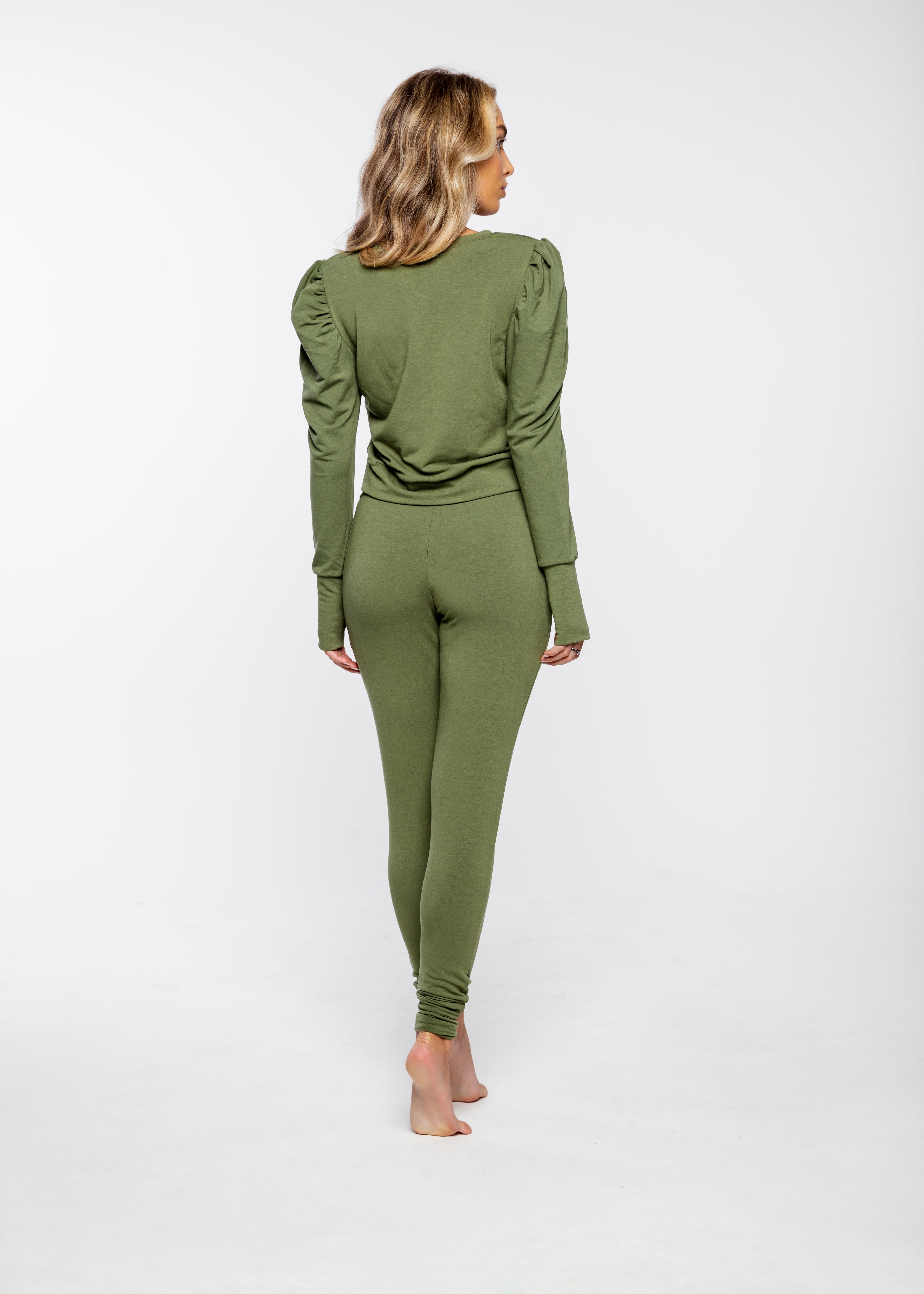 militar green sweat pants, female model
